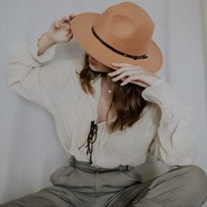 Lisianthus Women Belt Buckle brown Fedora Hat